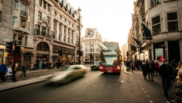 中小企業のためのYouTube広告入門｜月10万円から始める動画広告の実践ステップ