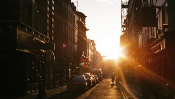 BtoB企業のLinkedIn活用——リード獲得の新常識｜「名刺交換の延長」では成果は出ない
